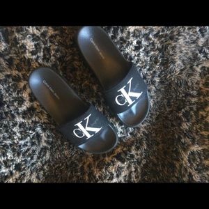 Women’s super cute and comfy Calvin Klein slides!